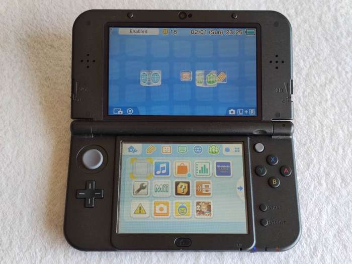 `New` Nintendo 3DS XL Console