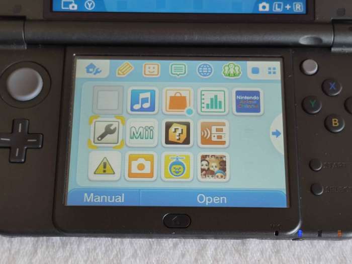 `New` Nintendo 3DS XL Console