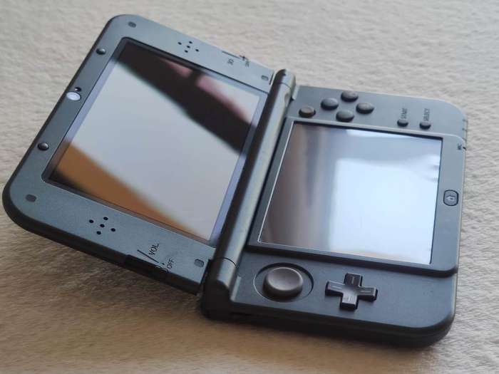 `New` Nintendo 3DS XL Console