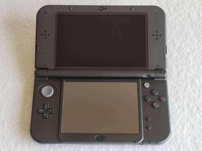 `New` Nintendo 3DS XL Console