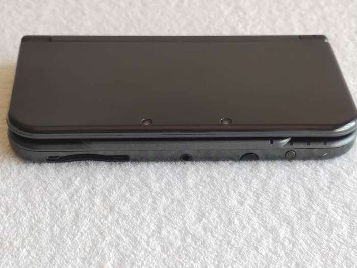 `New` Nintendo 3DS XL Console