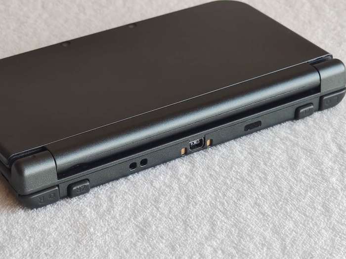 `New` Nintendo 3DS XL Console