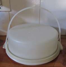 Vintage Tupperware Tart Container with Handle