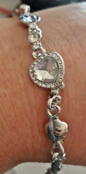 Bracelet with clear heart detail