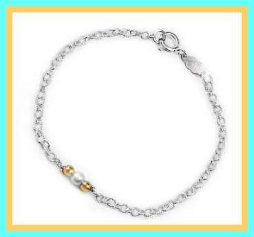 Silver bracelet with small pearl design