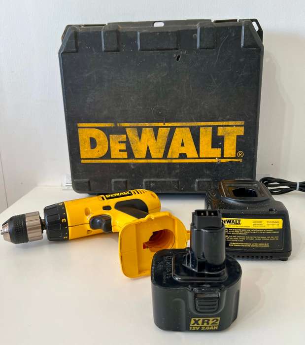 Dewalt DW972 12v cordless adjustable clutch drill / driver