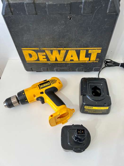 Dewalt DW972 12v cordless adjustable clutch drill / driver