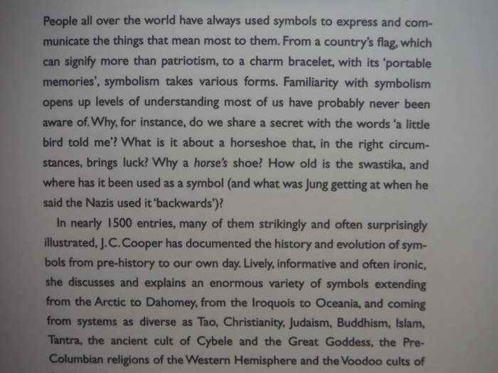An Illustrated Encyclopedia of Traditional Symbols - Paperback - J.C. Cooper