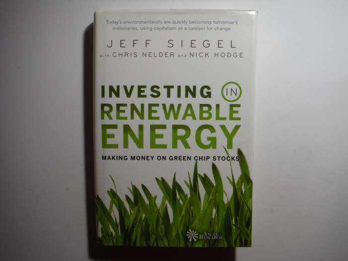 Investing in Renewable Energy : Making Money on Green Chip Stocks - Hardcover