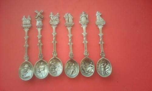 STUNNING SPOONS
