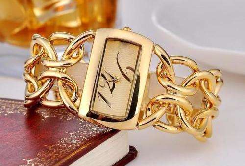 **Elegant Charming Baosaili  GOLD  Quartz Bracelet Watch  *