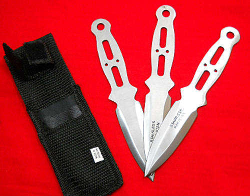 PAKISTAN THROWING KNIVES