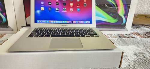 2017 Apple MacBook Air 13 inch 2017 Core i5 8GB RAM 128GB SSD Storage Excellent condition with Box