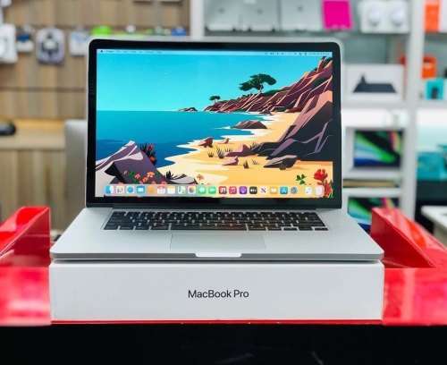 Mid 2015 Apple MacBook Pro with 2.2GHz Quad-Core Intel Core i7 (15-inch, 16GB RAM 512GB SSD Storage)