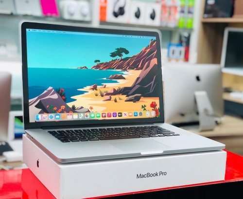 Mid 2015 Apple MacBook Pro with 2.2GHz Quad-Core Intel Core i7 (15-inch, 16GB RAM 512GB SSD Storage)