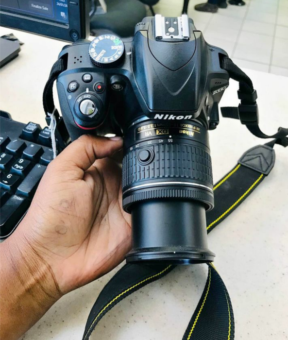 Nikon D3300 -24,2MP SLR Camera with Lens