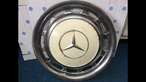 Vintage Mercedes wheel cap - Cream