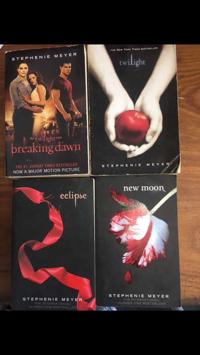 Stephenie Meyer - Twilight saga - 4 Books