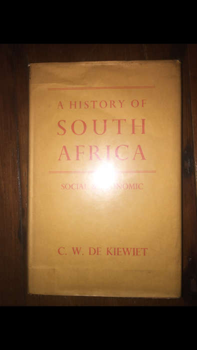 A History of South Africa Social & Economic - C.W. De Kiewiet