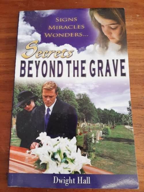 Secrets Beyond the Grave - Dwight Hall