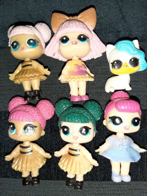 5 x Dolls & 1 x Cat