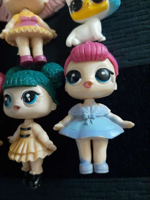 5 x Dolls & 1 x Cat