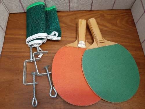 2 x Table Tennis Bats & Table Tennis Net