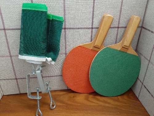 2 x Table Tennis Bats & Table Tennis Net