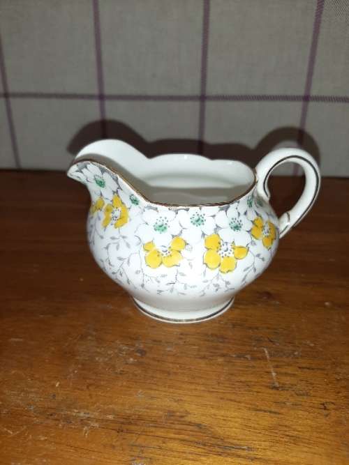 Beautiful Paragon small milk jug - By appointment - Queen Mary