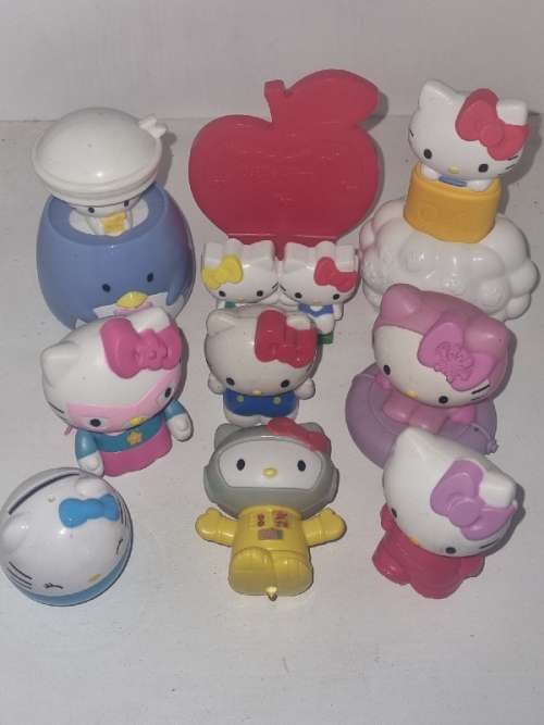 9 x Hello Kitty Plastic Toys