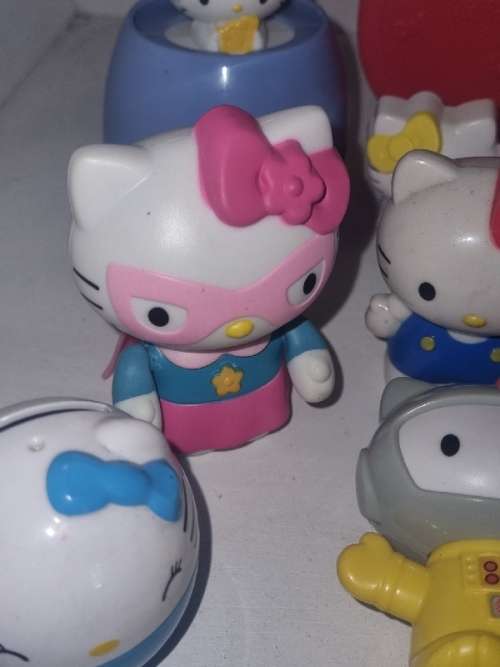 9 x Hello Kitty Plastic Toys