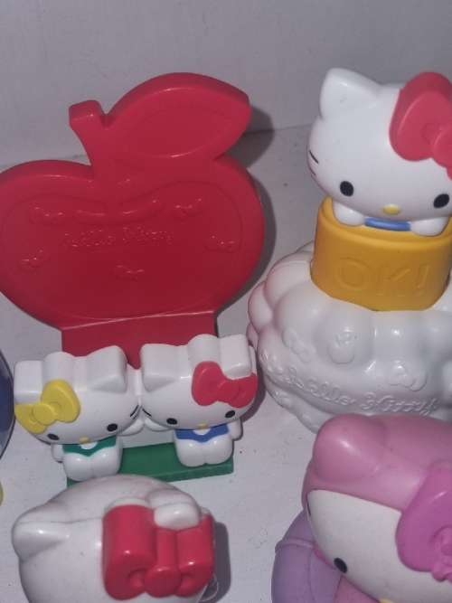 9 x Hello Kitty Plastic Toys