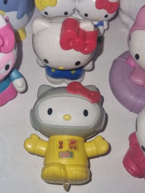 9 x Hello Kitty Plastic Toys