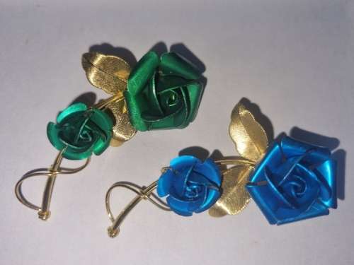 2 x Beautiful Vintage Brooches with Rose Detail