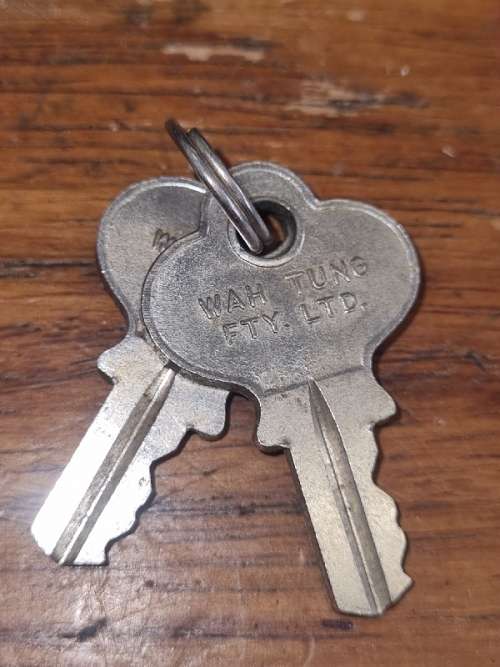 2 x Small Vintage Keys - 4.5cm each
