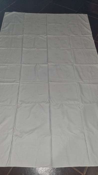 White Tablecloth with 4 Fabric Napkins