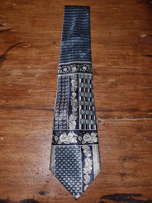Beautiful Woolworths Tie