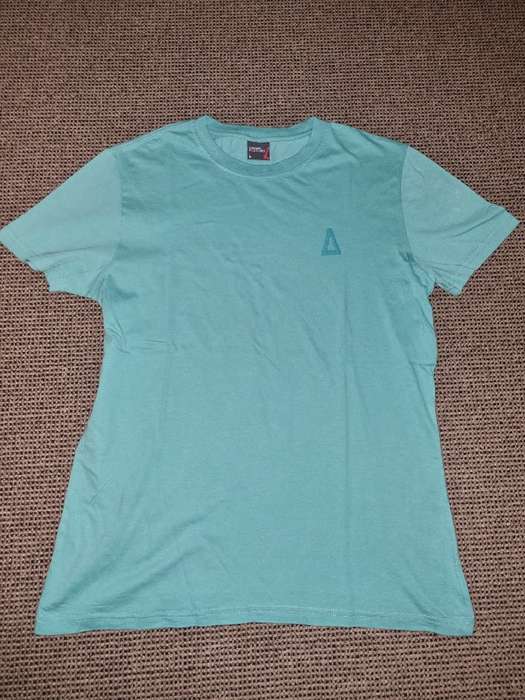 T-Shirt - Size L