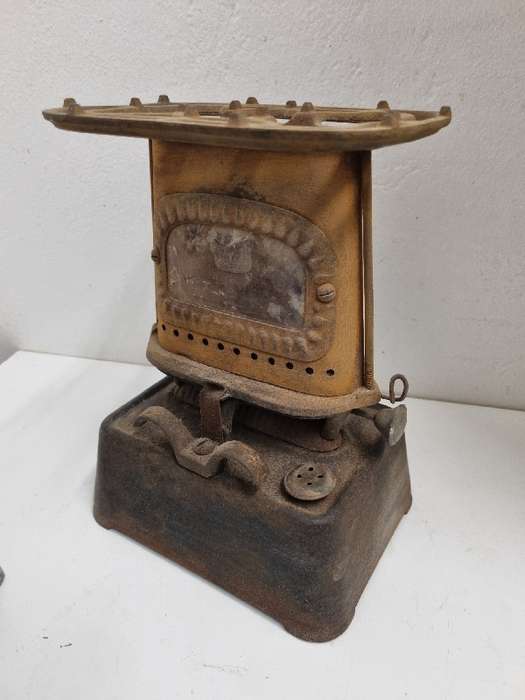 Antique Cast Iron Beatrice Kerosene stove