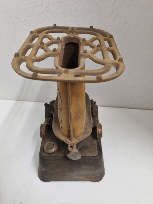 Antique Cast Iron Beatrice Kerosene stove