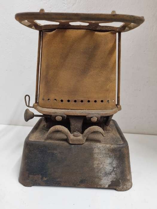 Antique Cast Iron Beatrice Kerosene stove