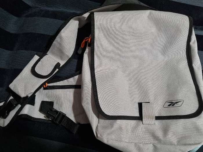 Reebok shoulder cross over bag with lots of storage space