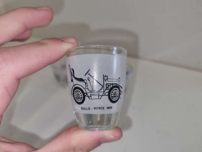 4 x Shooter glasses with old car detail