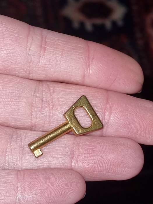 Very small brass key - 2.5cm