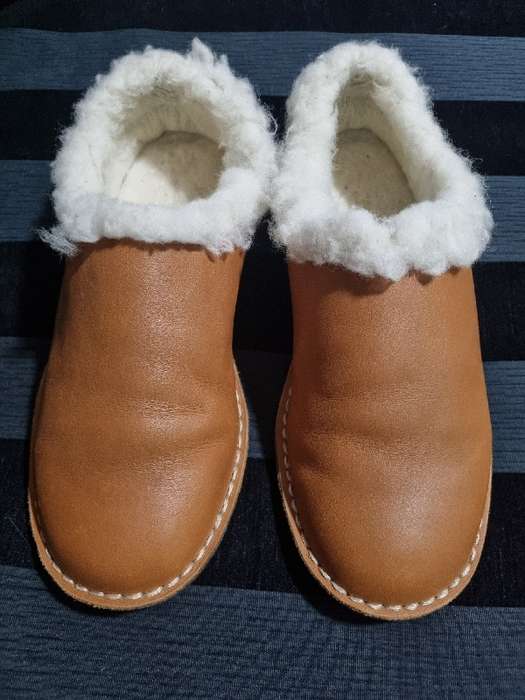 Genuine leather slippers with wool inners - Size 6