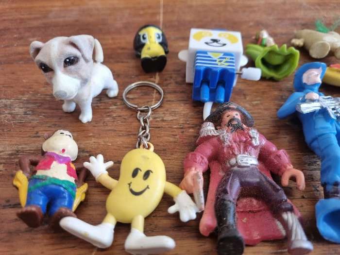 16 x Small Toy figurines incl. Johnny Bravo
