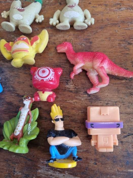 16 x Small Toy figurines incl. Johnny Bravo