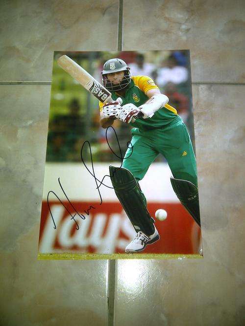 ** GENUINE A4 HASHIM AMLA SIGNED PHOTO **