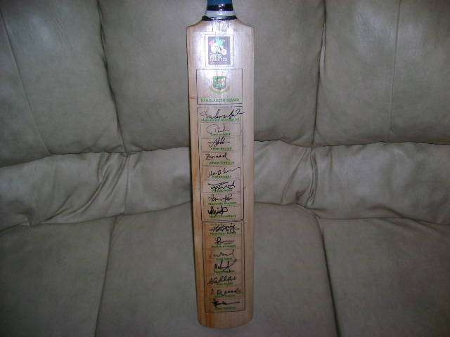 BANGLADESH SIGNED T20 WC SIGNED WORLD CUP BAT - ASHRAFUL - MORTAZA KAPALI & RAZZAK