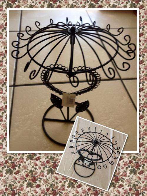 *** BRAND NEW *** - Jewellery Umbrella Display Stand